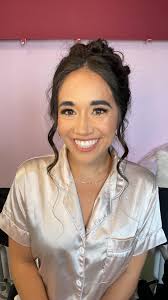 Engagement photo season is in FULL SWING!! . . . #midwestbride  #engagementphotoshoot #midwestmakeupartist #softglammakeup