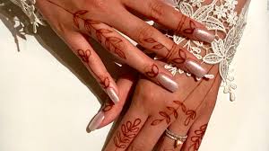 Henna tattoo stencil kit temporary template set 20 sheets body art designs hands 8.3 7.8 8.4 7: This Dubai Based Designer Is Giving Henna A Modern Makeover Cnn Style