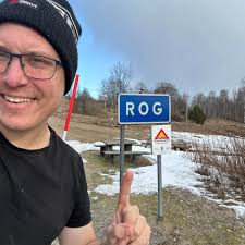 Engberg & Holmudd bildar rutinerat speakerpar på Dunteberget! Andreas  Engberg är SBF-Bilcross Cups egen Lasse Granqvist, Valbo produkten  fortsätter även 2025 som uppskattad speaker för cupen i Motala och under  finalen i