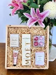 Valentine's & galentine's gift guide is live. 10 Luxurious Valentine S Day Gift Ideas For Her Love Happens Magazine