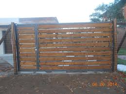 Portones De Madera Para Quintas Buscar Con Google Puerta De Palets Puertas Correderas Madera Puertas De Madera