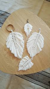 Voici Ce Que Je Viens D Ajouter Dans Ma Boutique Etsy Plumes En Macrame Accessoire Et Porte Cl Boucles D Oreilles En Macrame Modeles De Macrame Porte Clef