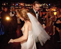 Lori Bergamotto And Her Husband Nick Barnhorst Ain T No Mountain High Enough By Marvin Gaye And Tammi Terrell New York Wedding Wedding Songs Wedding Guide