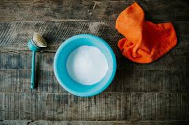 Karbonat ve sirke, buzdolabı kokusundan kurtulmak için de uygulayabileceğiniz yöntemlerden biridir. Karbonat Ile Temizlik Temizlikte Karbonat Kullanimi Temizsozluk