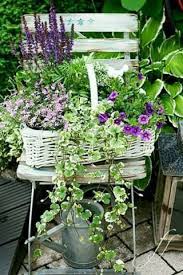Le Temps Qui Passe Dans Le Jardin D Eugenie Decoration Jardin Jardins Deco Jardin