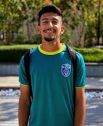 Han spiller primært som en angribende midtbanespiller , men kan også indsættes som en bred. Sahal Abdul Samad Wikipedia