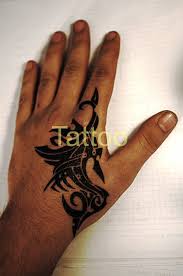 24 Out Of This World Star Wars Tattoos 24 Out Of This World Star Wars Tattoos Alles Passt Zu Mir Allespasstzumir Tattoo In 2020 Tattoos Hand Tattoos Henna Hand Tattoo