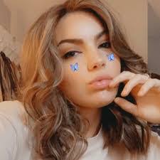 Danielle Walling's Instagram, Twitter & Facebook