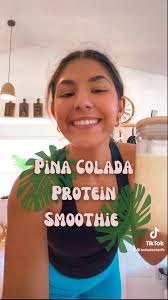 HIGH protein pina colada: 210 calories, 21 g of protein🍍🥥 , RECIPE BELOW  👇🏼 , My favorite thing to do is find healthy ways of making the foods I  love! , 🥥 1/2 a cup of your favorite frozen fruit (I ...