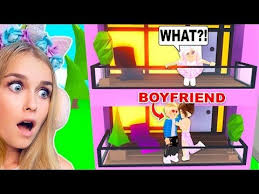 I Caught My Boyfriend Kissing Another Girl In The New Apartments In Adopt Me Roblox Youtube Roblox Boyfriend Kissing Roblox Pictures