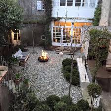 Vorleger Raum Mit Split Feuerstelle Feuerstelle Gartenhaus Kleiner Feuerstelle Garten Gartengestaltung Garten Hangematte