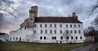 Století lichtenštejny v romantickém stylu. Zamek Breclav Lundenburg Cokolivokoli Cz