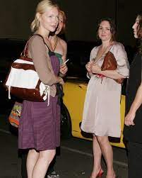 Laura Sister E Friends Lauraprepon Oitnb Laura Prepon Laura Oitnb