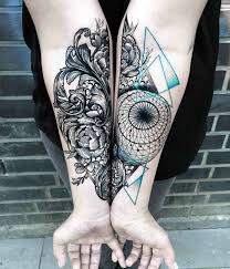 Tattoo Kunstler Deutschland Die Besten Tatowierer Im Uberblick In 2020 Geometric Tattoo Geometry Tattoo Geometric Sleeve Tattoo