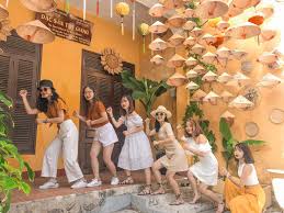 Người trẻ sáng tạo nội dung tiktok tại nhà. Review Ä'i Huáº¿ Ä'a Náºµng Há»™i An 4n5Ä' Chá»‰ Vá»›i 3 Triá»‡u Tin Ä'Æ°á»£c Khong Cá»•ng Thong Tin Du Lá»‹ch Thanh Phá»' Ä'a Náºµng