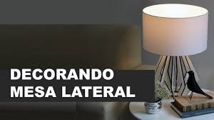 A mesa parece mais simples mas os bancos no canto valorizam a decoração. Ep 1 Aprenda 3 Formas Diferentes De Decorar Mesa Lateral Como Decorar A Sala 1 Youtube