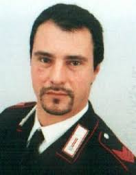 L'Appuntato Scelto dei Carabinieri Roberto Sutera perde la vita nella notte  del 4 luglio 2007 a San Cesareo (RM). In pattuglia con un collega, nel  tentativo di bloccare un pericoloso pregiudicato –