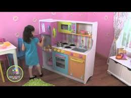 Estos juegos de cocina en línea son perfectos para experimentar con recetas antes de probarlas en la vida real. Cocina De Juguete Kidkraft Cocina De Juguete Grande De Lujo En Eurekakids Youtube