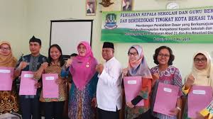 Biodata peserta pemilihan kepala sekolah tk berprestasi tingkat provinsi jawa barat tahun 2015 1. Ini Dia Kepala Sekolah Dan Guru Berprestasi Jenjang Sd Smp Tingkat Kota Bekasi 2019 Info Pendidikan News