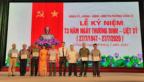 Lung linh ánh nến tri ân các anh hùng liệt sỹ. Cá»•ng TtÄ't Ba Ä'inh