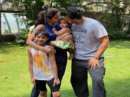 Shilpa shetty, the bollywood actress born on 8th june 1975 is the firstborn of surendra shetty and sunanda shetty in tamilnadu, india. Shilpa Shetty Introduces Fans To New Family Member On Son S 9th Birthday