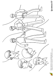 Cette version est idéale pour les cadeaux puisqu'elle est livrée dans une boîte cadeau en forme de cassette. Coloriage Mode Et Coiffure Homme Annees 60