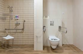 De nombreuses surfaces deviennent glissantes. Comment Securiser Une Salle De Bain Pour Seniors Espace Aubade