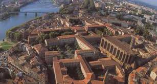 L'université toulouse capitole, grâce à sa composante tse, est la 1ère université française et la 22ème à l'internationale dans le top 50 du classement thématique 2020 de shanghai dans la catégorie « economics ». Classement Universite Toulouse 1 Capitole N 7 Au Classement Licences Droit Licence Mention Droit