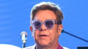 Stimmbandentzündung: Sagt Elton John Deutschland-Konzert ab?