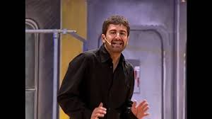 Protagonista della serie tv olandese la famiglia nel 2016, l'anno successivo recita al teatro san carlo nello spettacolo tre volte 10 dedicato a diego armando maradona e al teatro. Alessandro Siani Fiesta In Palestra Youtube