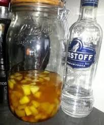 Vodka Pomme Poires Caramelisees Recette Preparation Et Conseils Sur Rhum Arrange Fr Vodka Pomme Vodka Recettes Vodka