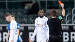 Uno cercava di non far segnare gli avversari, l'altro prova a. Marcus Thuram Handed Six Match Ban For Spitting At Opponent As Com