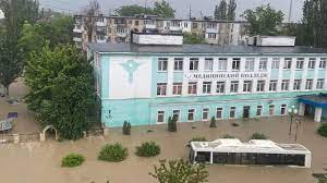 Под водой оказались дороги и тротуары. Dowivstullqotm