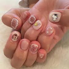 m a k o on instagram snoopyオーダー多いです カーリーヘアのフリーダ可愛い snoopynail スヌーピー ガーリーネイル 囲みネイル くたくたうさぎ スヌーピー ネイル ガーリー ネイル ネイル