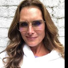 She appeared in her first commercial when she was 11 months old. Brooke Shields A Los 55 La Vida De La Actriz A 40 Anos De La Laguna Azul