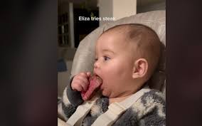 Mãe é criticada após oferecer carne mal passada para bebê de 6 meses