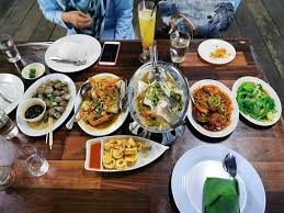This restaurant is far better than other seafoods restaurants nearby. Petang Semua Seafood Restoran Terapung Hm Sri Bagan Facebook