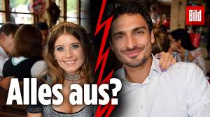 Ehemann, papa und abwehrchef mats hummels (32), der seit 2015 mit cathy. Mats Und Cathy Hummels Trennen Sie Sich Jetzt Youtube