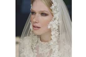 Best bridal veils to complement your wedding dress