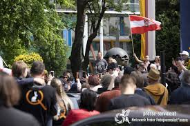 Jänner 1983 in klagenfurt am wörthersee) ist ein österreichischer politiker (bzö, zuvor team kärnten bzw. Presse Service Wien Auf Twitter Am 31 05 2020 Hat In Klagenfurt Celovec Der Dritte Autocorso Gegen Die Corona Massnahmen Der Regierung Stattgefunden Etwa 200 Personen Beteiligten Sich An Der Von Martin Rutter Bzo Organisierten Veranstaltung