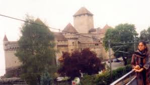 Along the Shore, poem by Munia Khan (ME, At 17 Poetry and Prose Series)