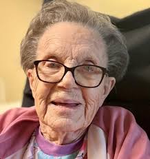 Dorothy Parr's Instagram, Twitter & Facebook