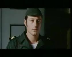 E o capitão salgueiro maia, que considero o capitão dos capitães de abril, foi o exemplo mais nobre e mais puro de quem veio para servir e não para se servir. April Captains 2000 Imdb