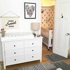 Believe it or not, decorating a nursery for baby in a small space isn't so difficult as you might think. 17 Nursery Baby Room Ideas For Small Homes