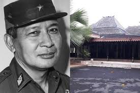 Tulisan kali ini akan mengulas tentang profil atau biografi presiden soeharto. Rumah Bergaya Keraton Milik Presiden Ke 2 Soeharto Di Solo Jawa Tengah Ternyata Menyimpan Misteri Mengerikan