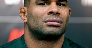 Overeem was seemingly well in front on the scorecards going into the final round of the bout. Photo Alistair Overeem S Lip Healed Up Two Weeks After Ko Loss At Ufc On Espn 7 Bloody Elbow