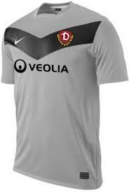 Dynamo dresden celebrated promotion to 3.liga with a new 2016/17 home kit. Dynamo Dresden Kit History Football Kit Archive