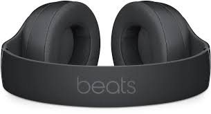 The beats studio3 wireless is the latest pair of bluetooth headphones to take a stab at active noise cancellation—a combo that few pull off as gracefully as our editors' choice, the bose quietcomfort 35. Beats Studio 3 Wireless Im Test Kann Beats Auch Bose Mac Life