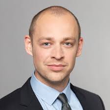 Sophia Meyer, Maître en Droit