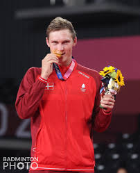 Born 18 january 1989), is a chinese professional badminton player. E3iujzqite Gum
